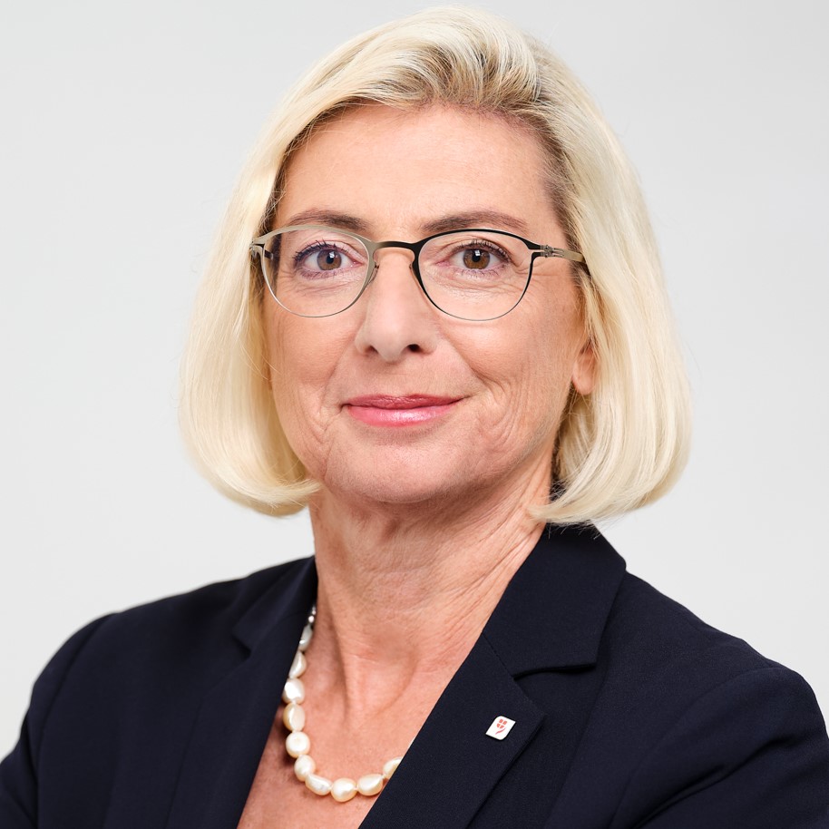 Prof. Elisabeth Stadler Generaldirektorin (CEO) Vorstandsvorsitzende